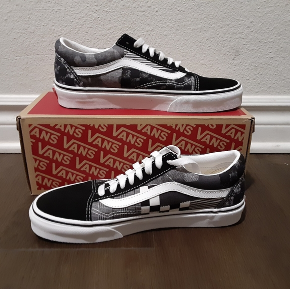Vans - Picture 2 of 4
